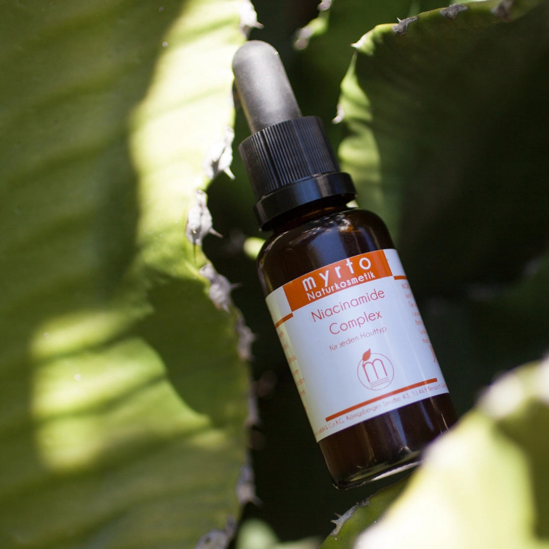 Porenverfeinerndes 12% Niacinamide Serum gegen Rötungen, Unreinheiten und für ein straffes Hautbild